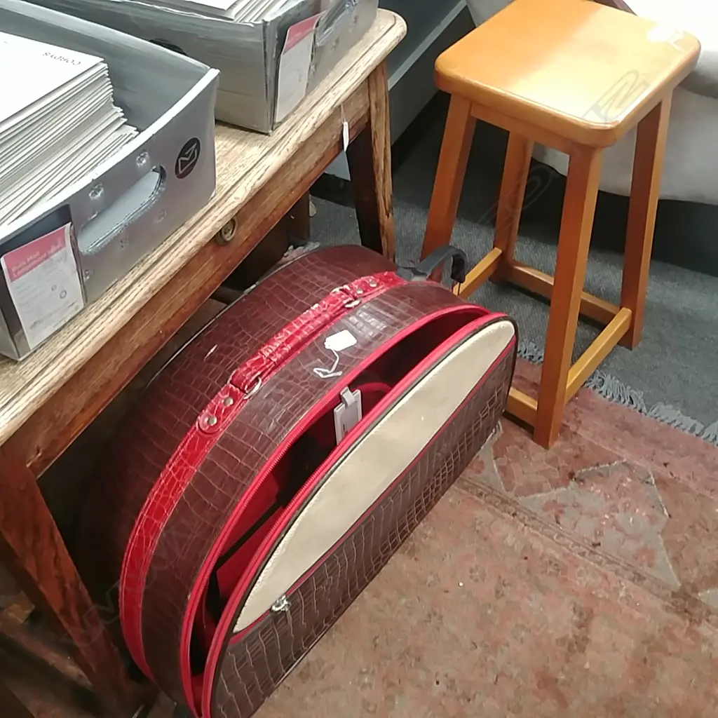 2 SUITCASES & KITCHEN STOOL Image 1++
