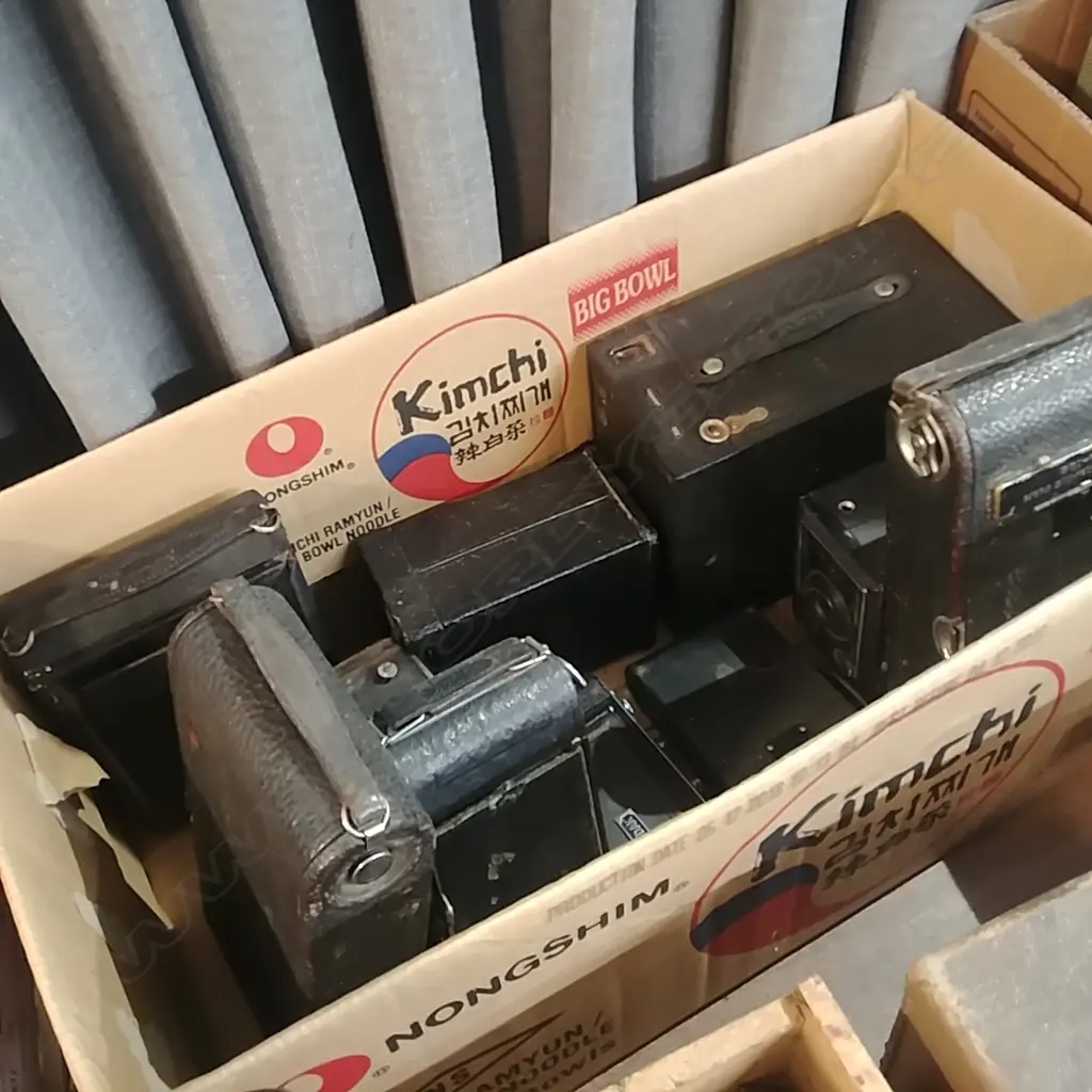BOX VINTAGE CAMERAS Image 1++