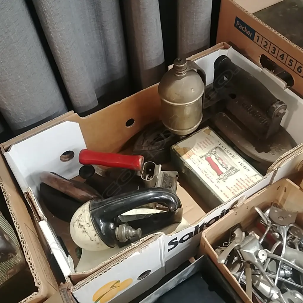 BOX 6 VINTAGE IRONS Image 1++
