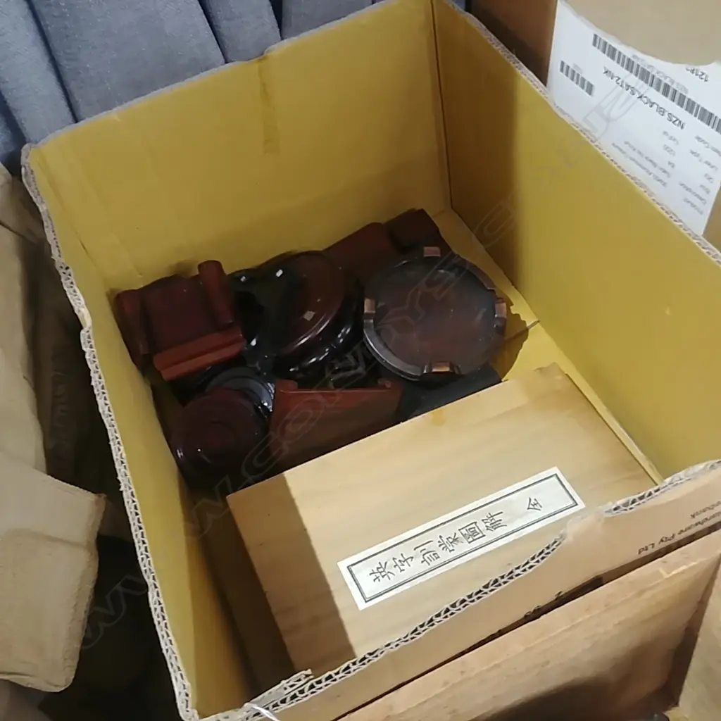 BOX OF CHINESE VASE STAND + CALLIGRAPHY BOOK  Image 1++