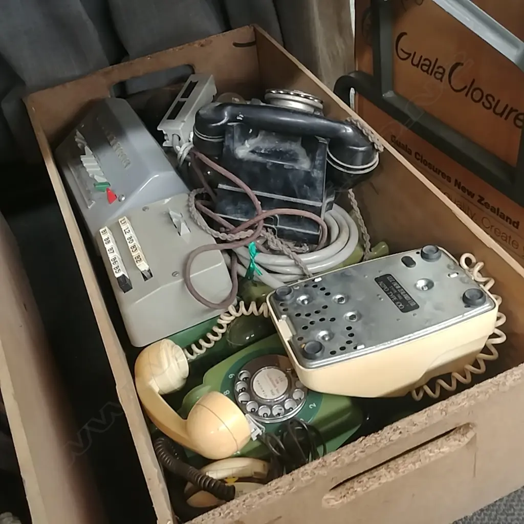 BOX RETRO TELEPHONES Image 1++