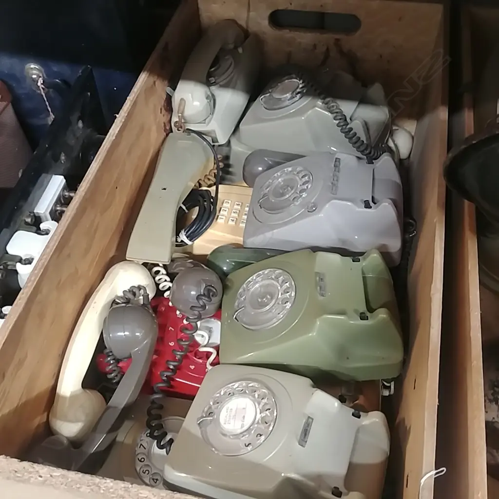 BOX RETRO TELEPHONES ALL COULORS Image 1++