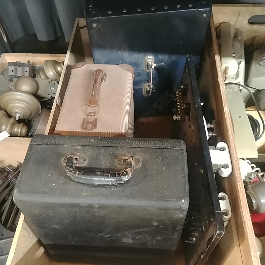BOX 3 PROJECTORS & SWITCH BOARDS Image 1++