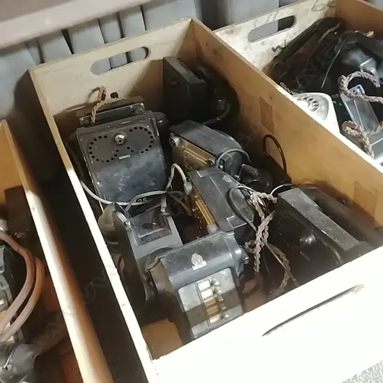 BOX BLACK VINTAGE PHONES