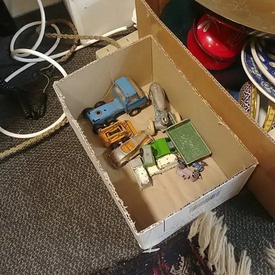 COLLECTION OF SMALL TIN TOY CARS - FUN-HO ETC (8)