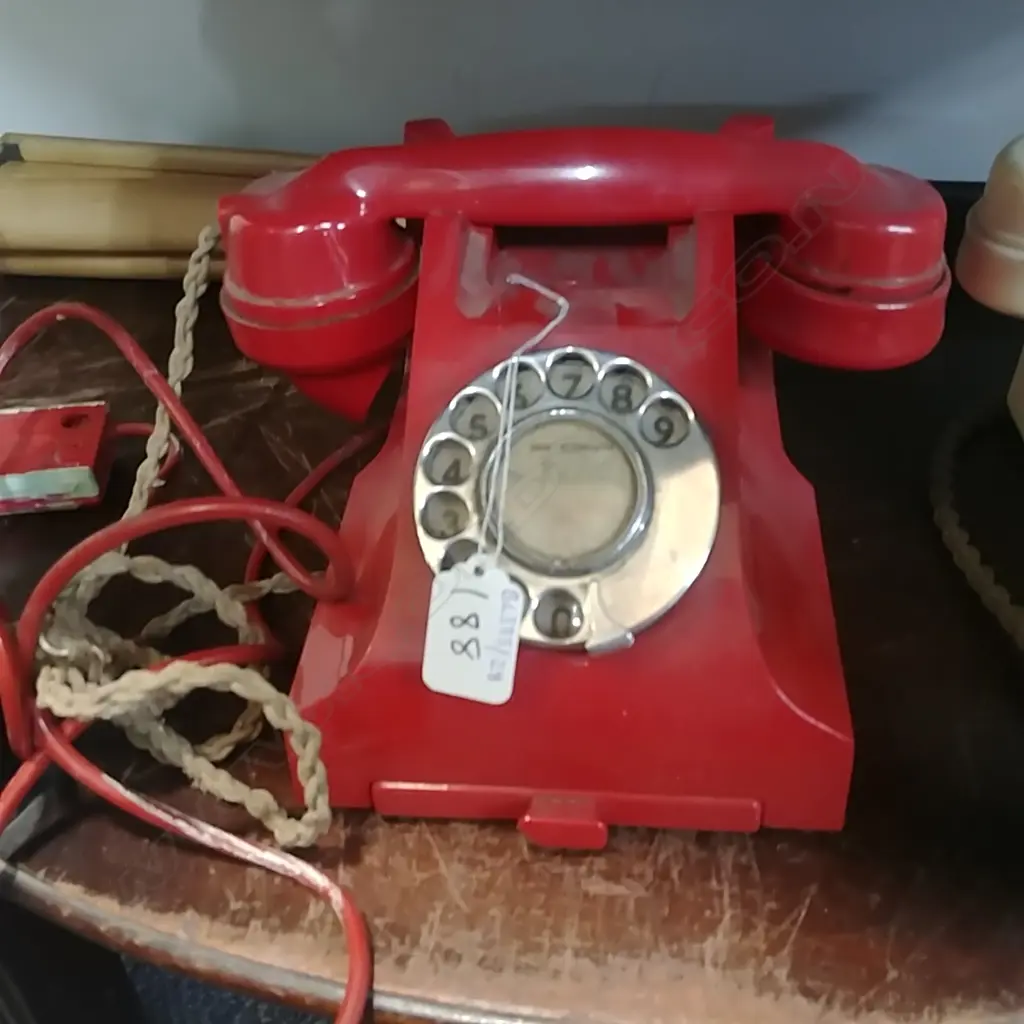 VINTAGE RED BAKELITE PHONE Image 1++