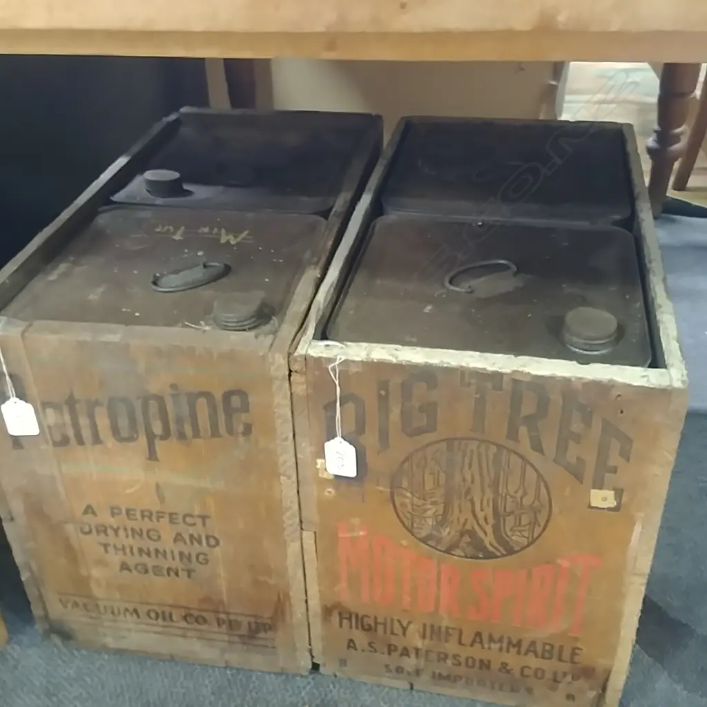 2 OIL CRATES WITH 4 OIL CANS Image 1++