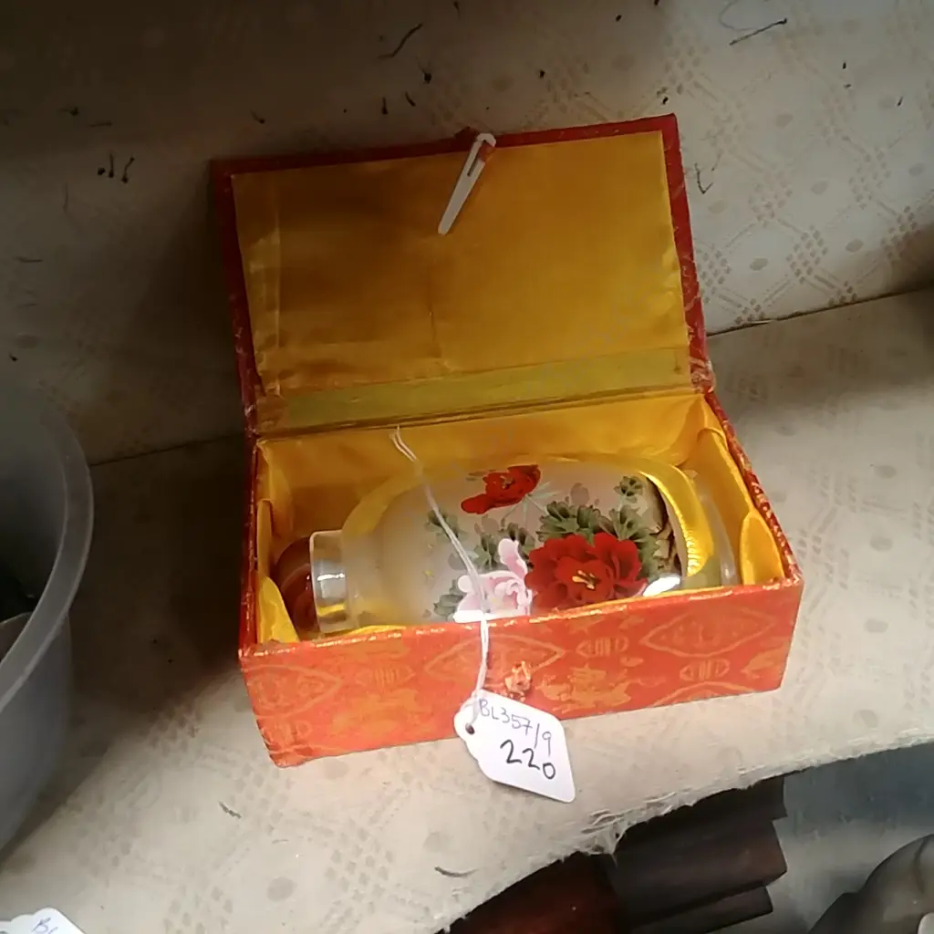 CHINESE SNUFF BOTTLE BOXED Image 1++