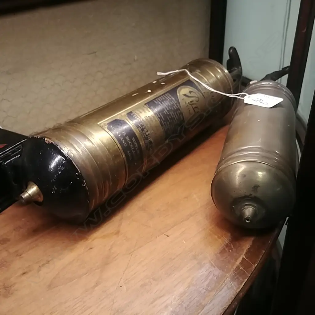 2 x BRASS FIRE EXTINGUISHERS Image 1++