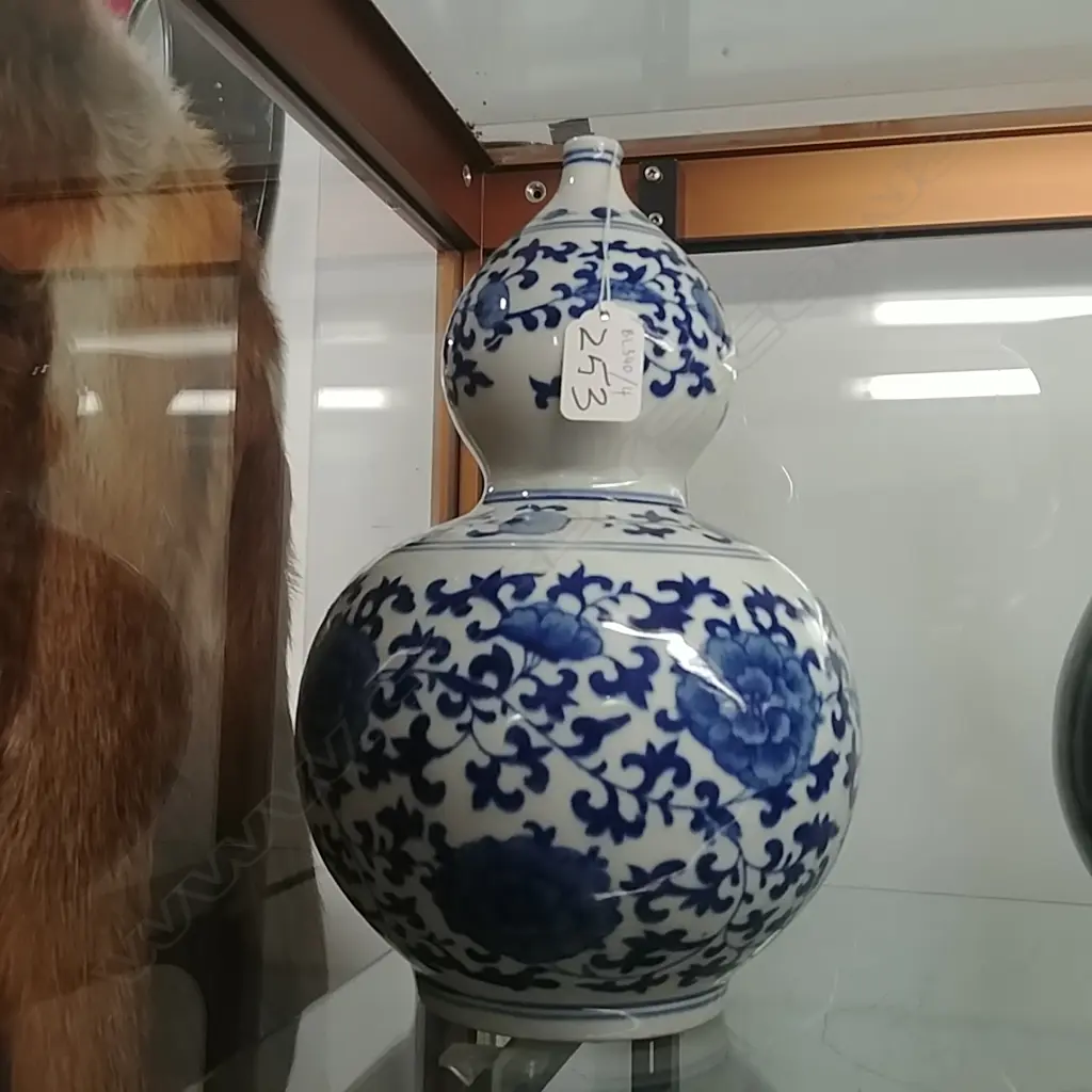 B&W DOUBLE GOURD VASE Image 1++