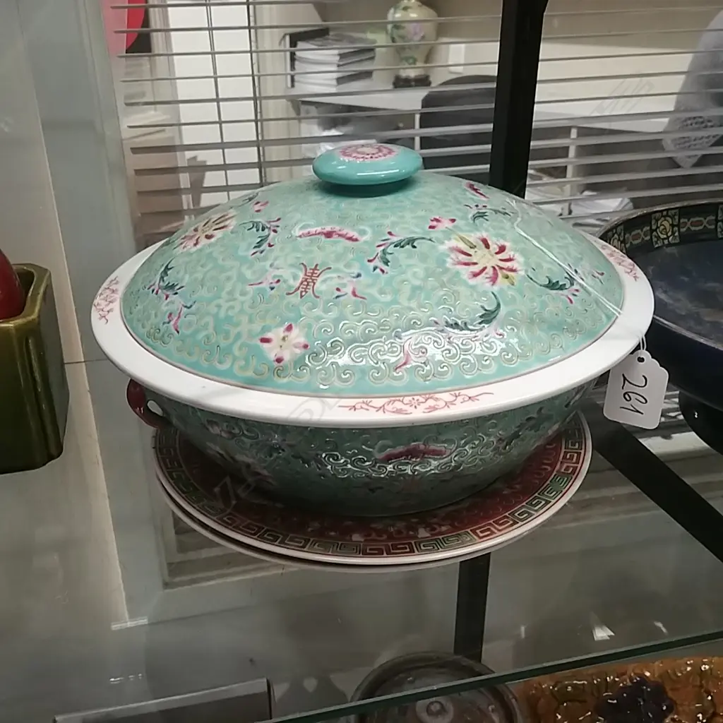 CHINESE LIDDED BOWL + 2 PLATES  Image 1++