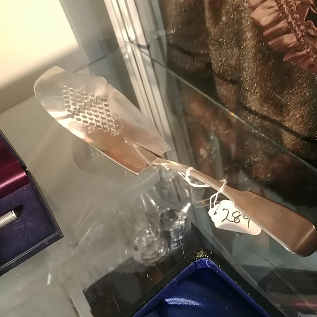 A Georgian fiddle pattern silver fish server Image 1++