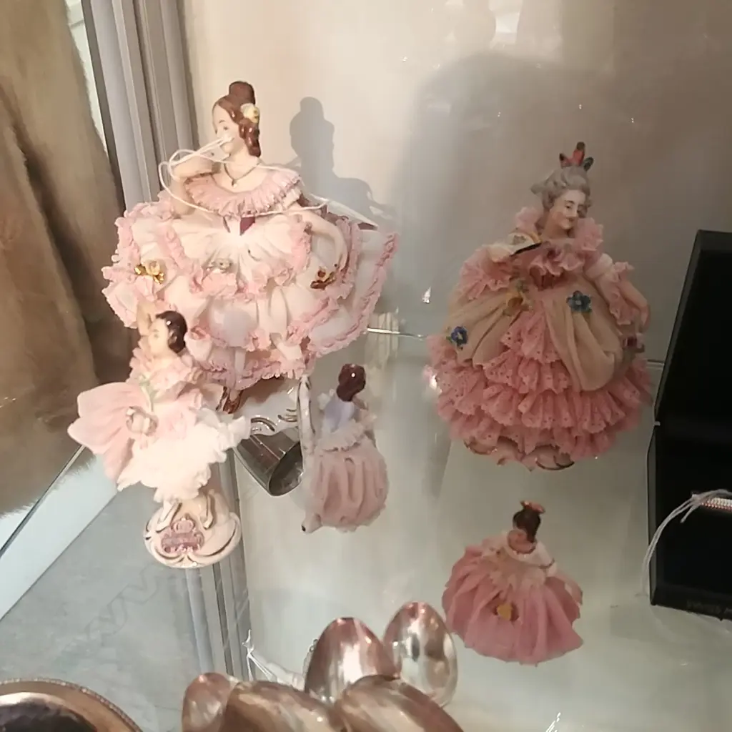 5 DRESDON  FIGURINES Image 1++