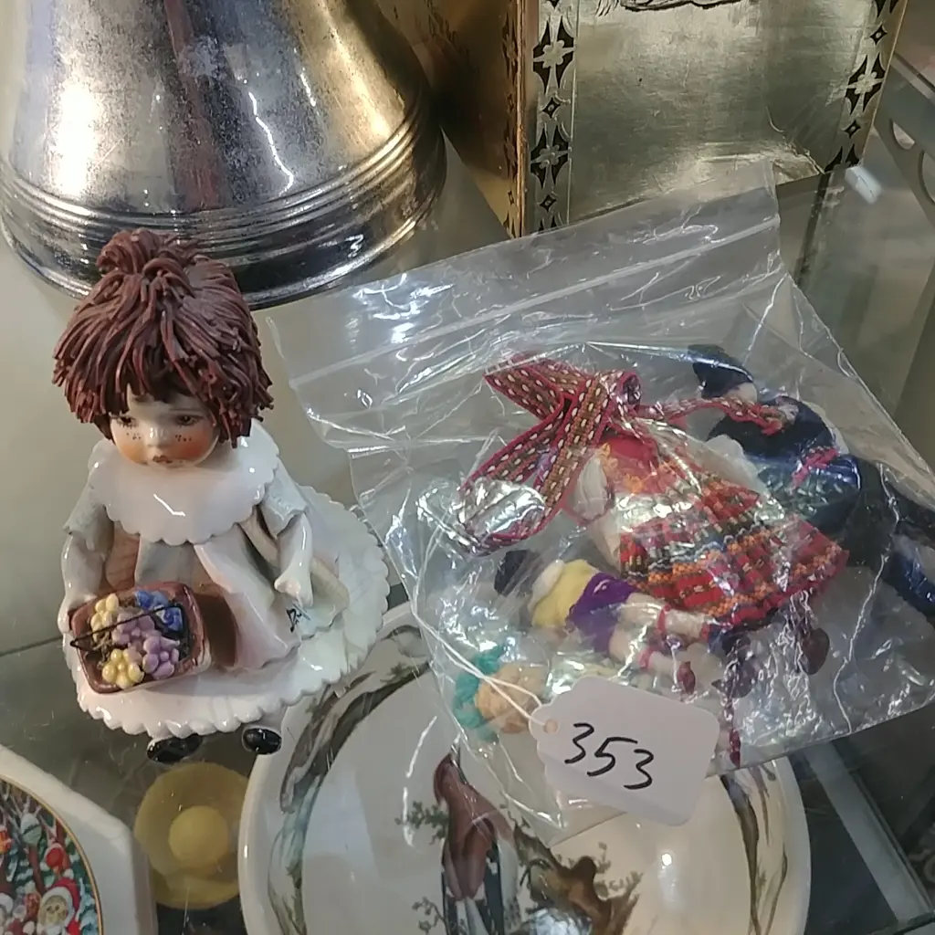 ASST COSTUME DOLLS+PORCELAIN GIRL Image 1++