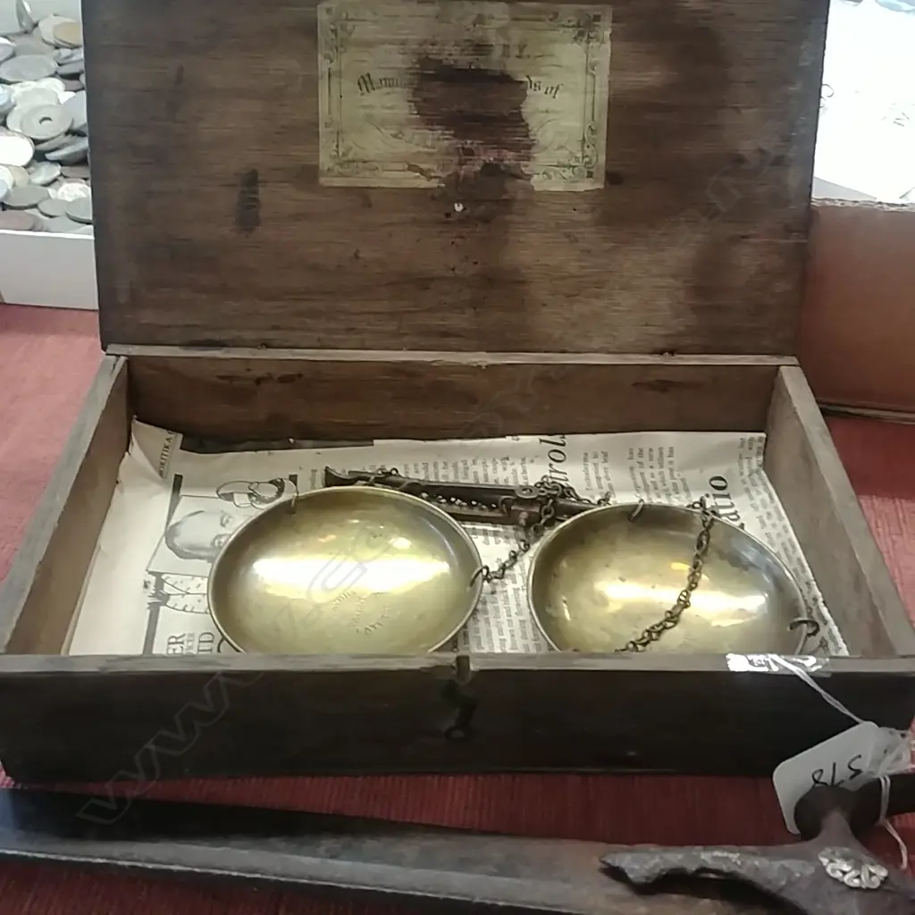 BOXED APOTHECARY SCALES  Image 1++