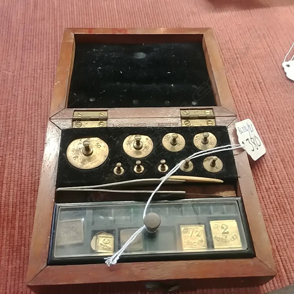 (16752) BOXED SET OF APOTHECARY WEIGHTS Image 1++