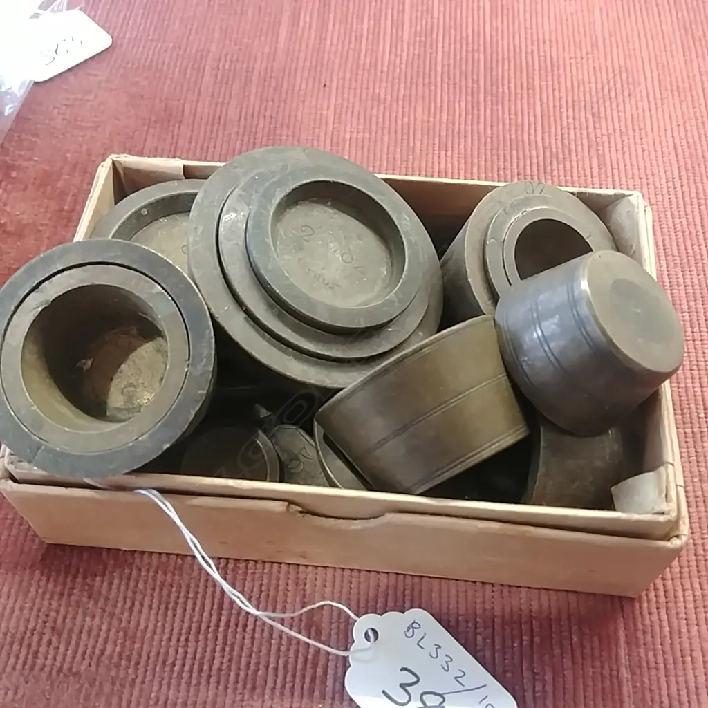 (16744) SET OF BUCKET WEIGHTS ETC Image 1++