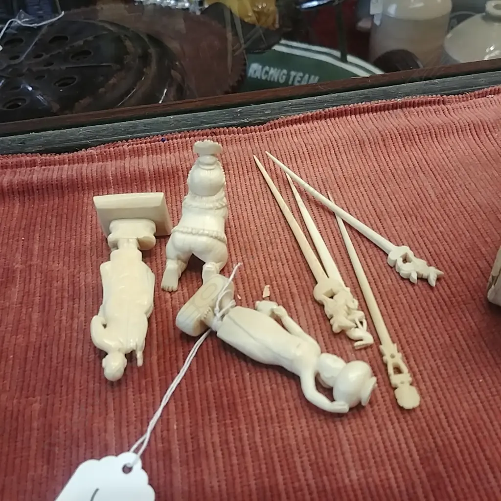 7 IVORY OLD FINE SMALL PCES; 3 FIGURES 4 SKEWERS Image 1++