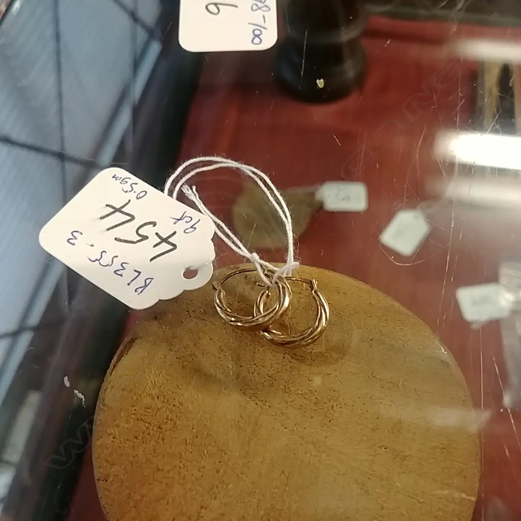 9ct GOLD EARRINGS 0.5gm Image 1++