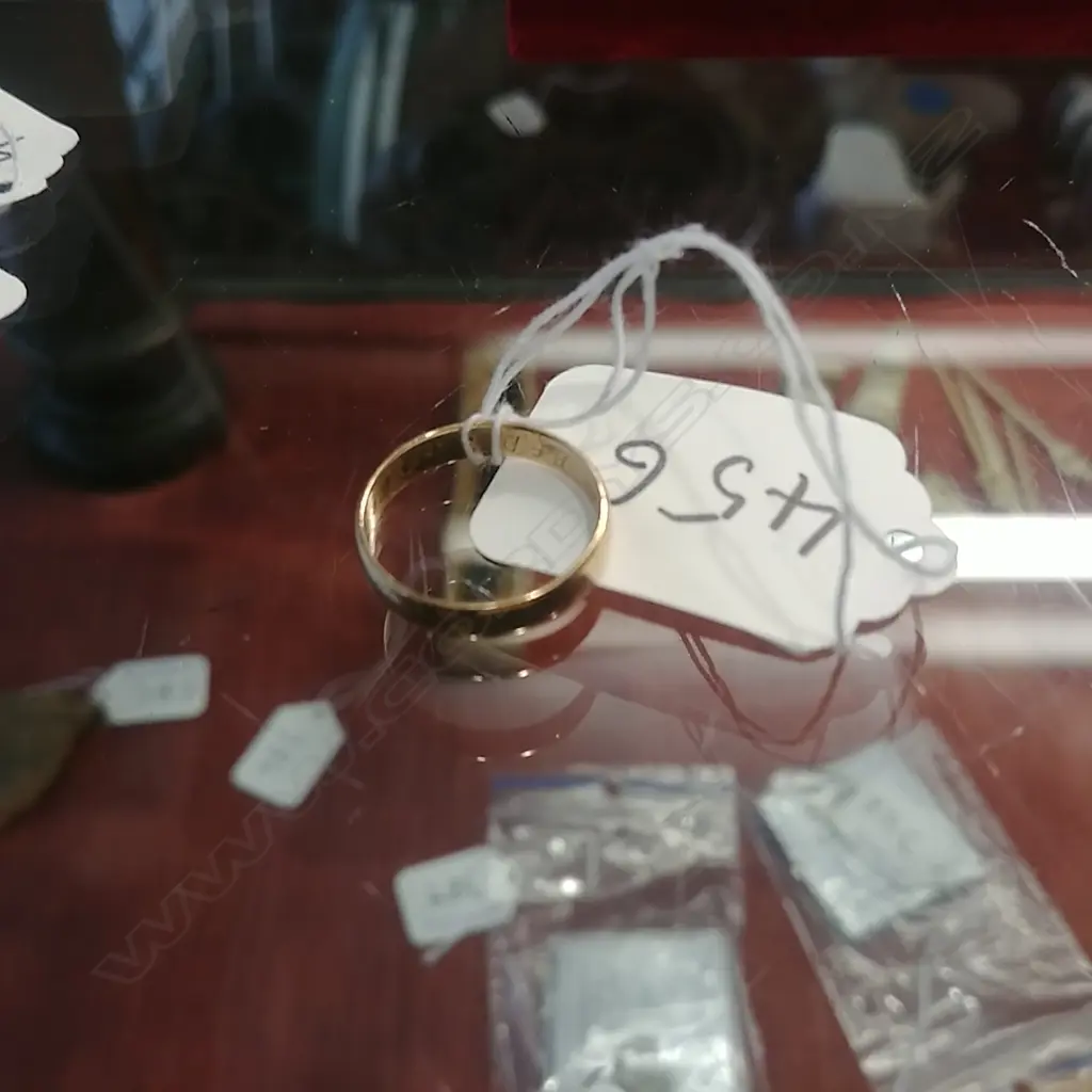 9ct GOLD BAND 2.1gm Image 1++