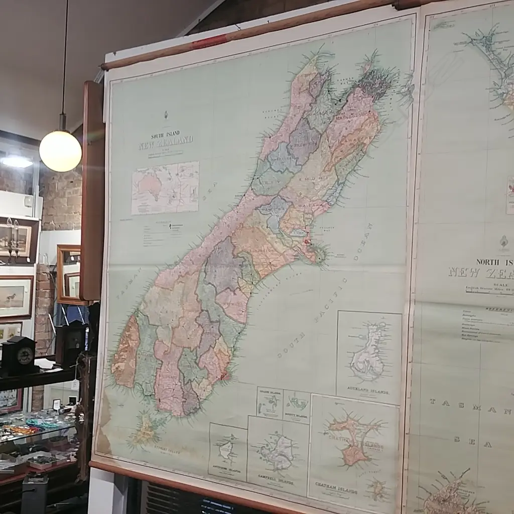 LARGE VINTAGE MAP OF SOUTH ISLAND Image 1++