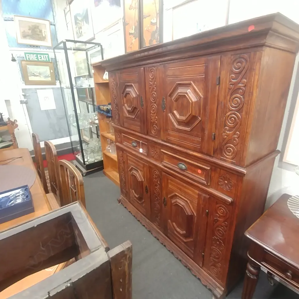 REPRODUCTION OAK COURT CUPBOARD Image 1++