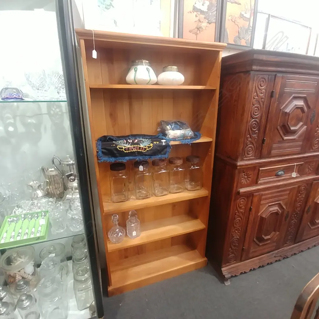 PINE TALL BOOKCASE Image 1++