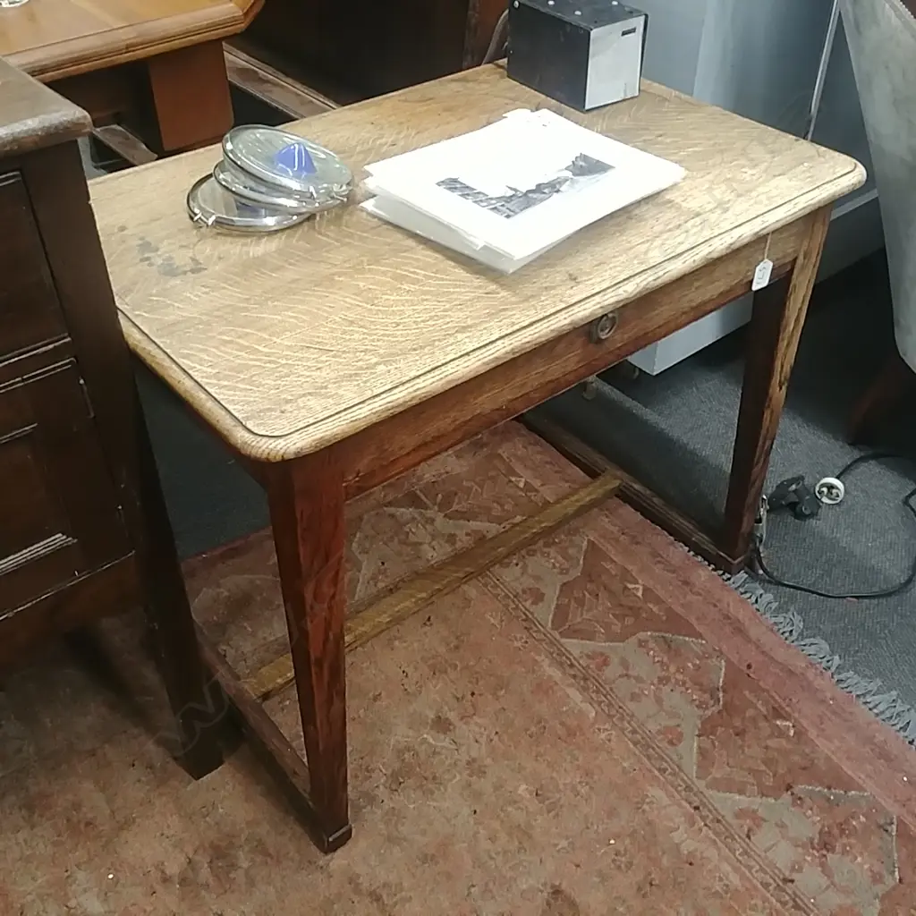 OAK SIDE TABLE WITH DRAWER Image 1++
