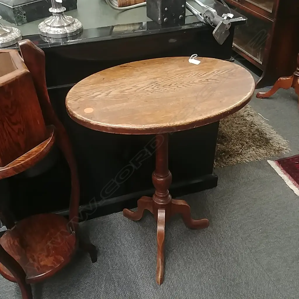OAK OVAL SIDE TABLE Image 1++