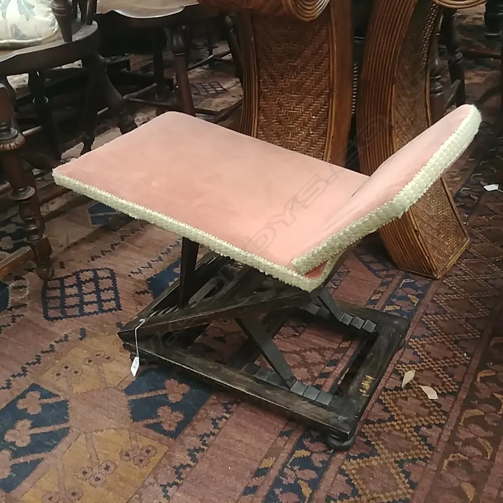 SMALL FOLDING STOOL Image 1++