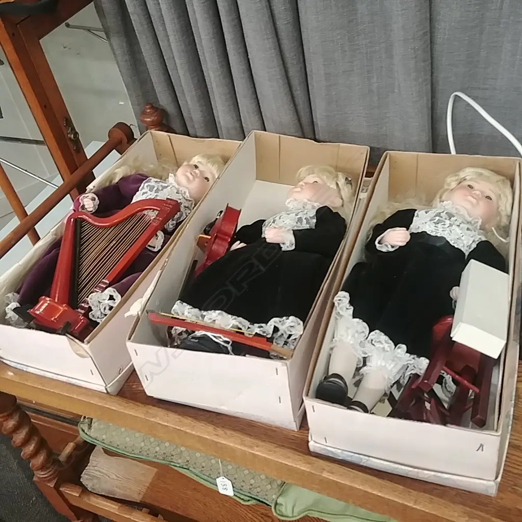 3 CHINA DOLLS Image 1++