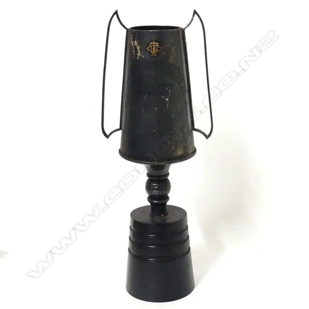 A Japanese silver and gold trophy Image 1++