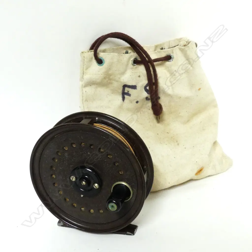 FLY MASTER MILWOOD TROUT REEL Image 1++