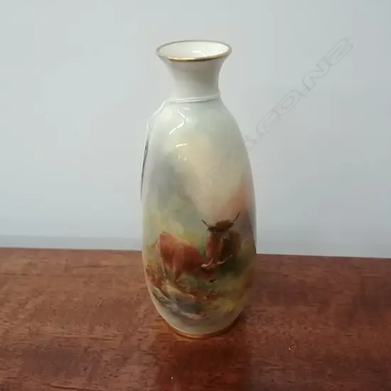 STINTON HIGHLAND CATTLE VASE (CHIP)