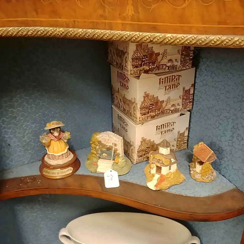 3 BOXED LILLIPUT LANE HOUSES + SML FIG Image 1++