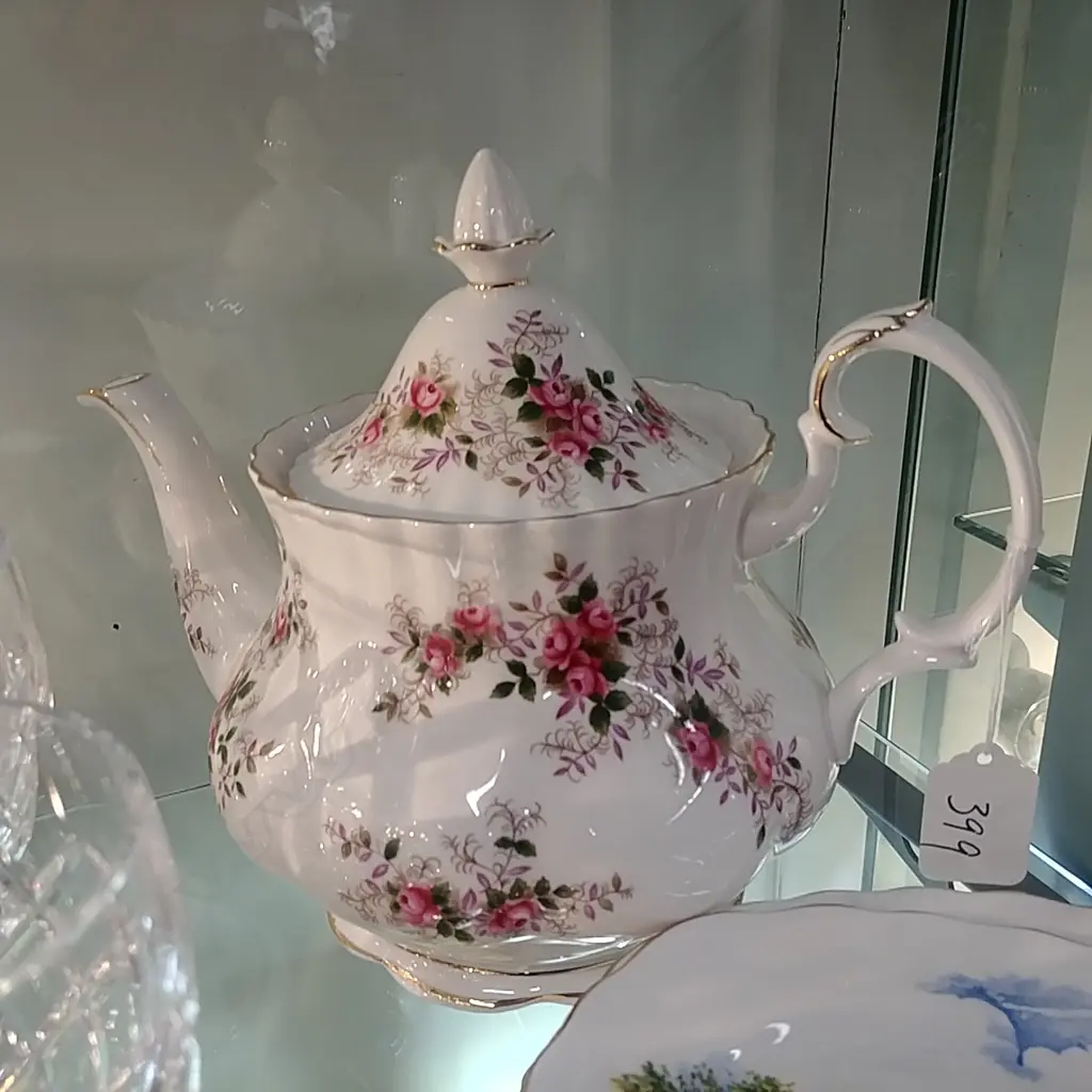 R ALBERT LAVENDER ROSE LG TEAPOT Image 1++