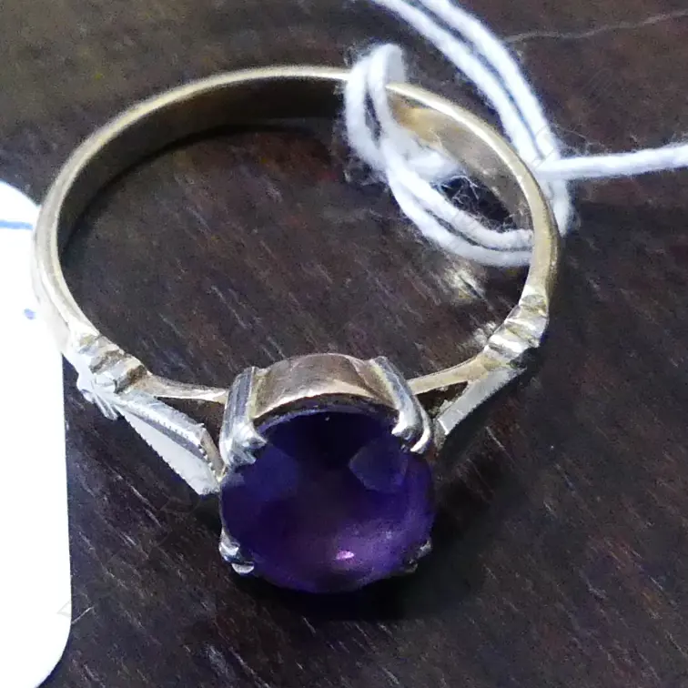 9ct AMETHYST RING 2.33GMS Image 1++