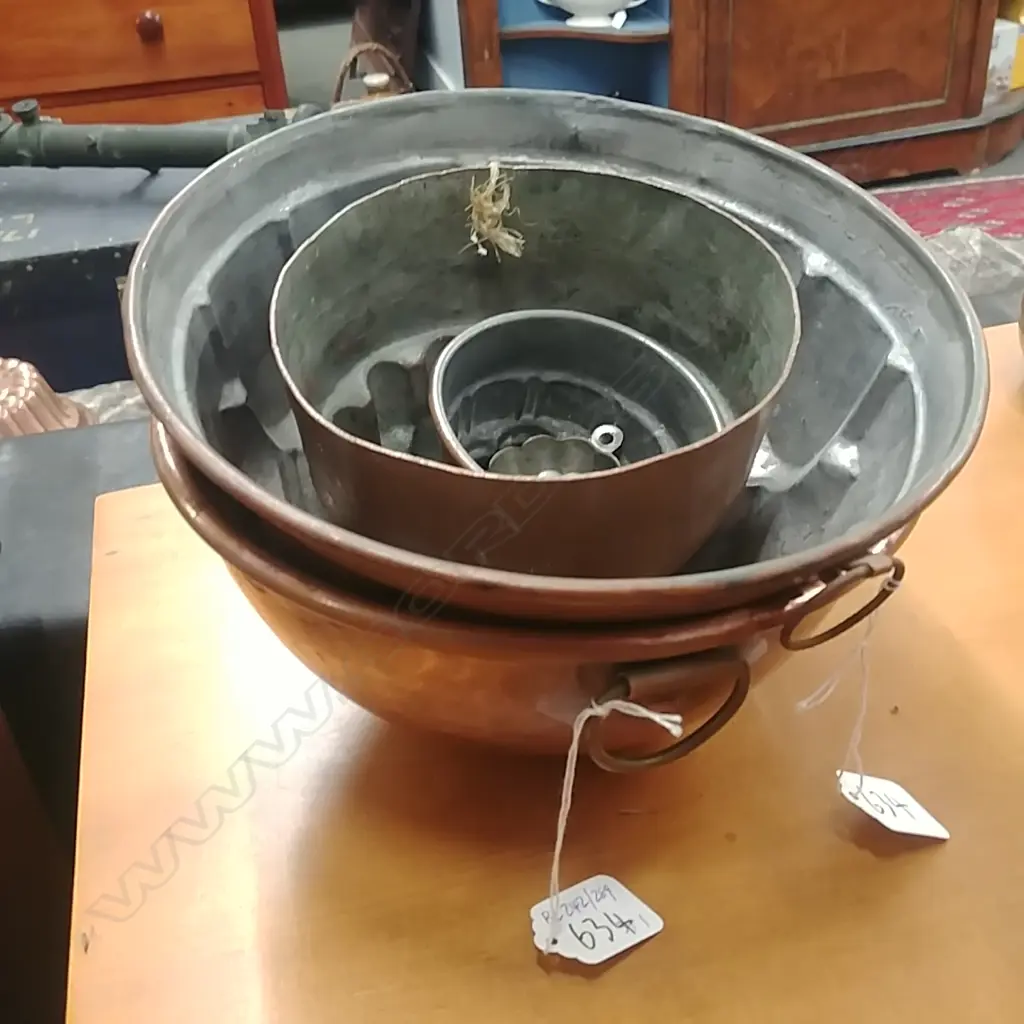 3 COPPER JELLY MOULDS & BOWL Image 1++