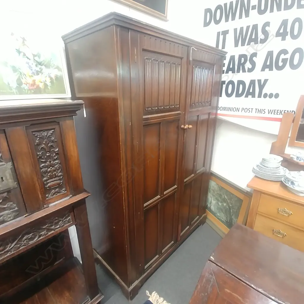 ANTIQUE STYLE LINEN FOLD WARDROBE Image 1++
