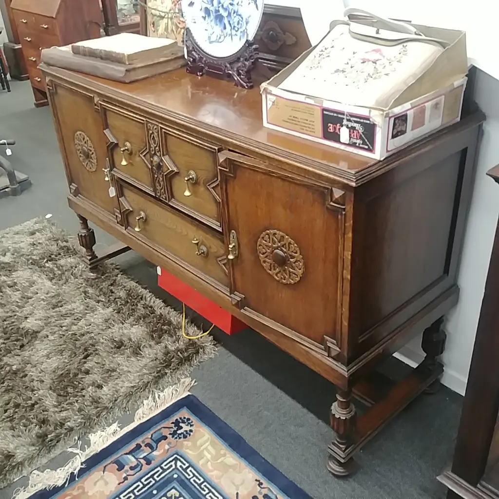 OAK JACOBEAN STYLE SIDEBOARD  Image 1++