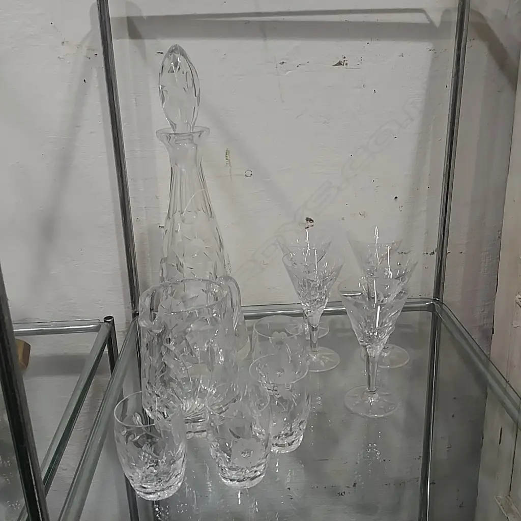CRYSTAL DECANTER JUG & 5 & 4 GLASSES Image 1++