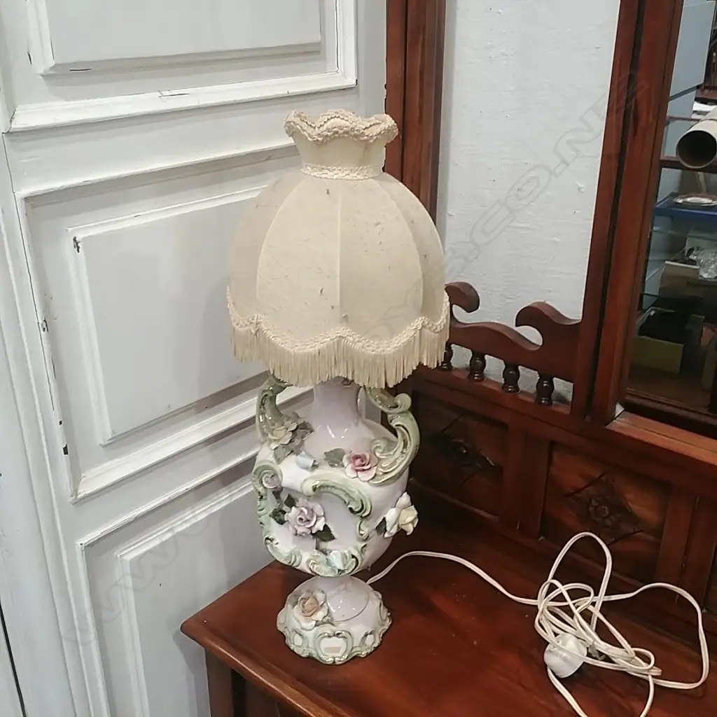 ITALIAN FLORAL LAMP BASE Image 1++