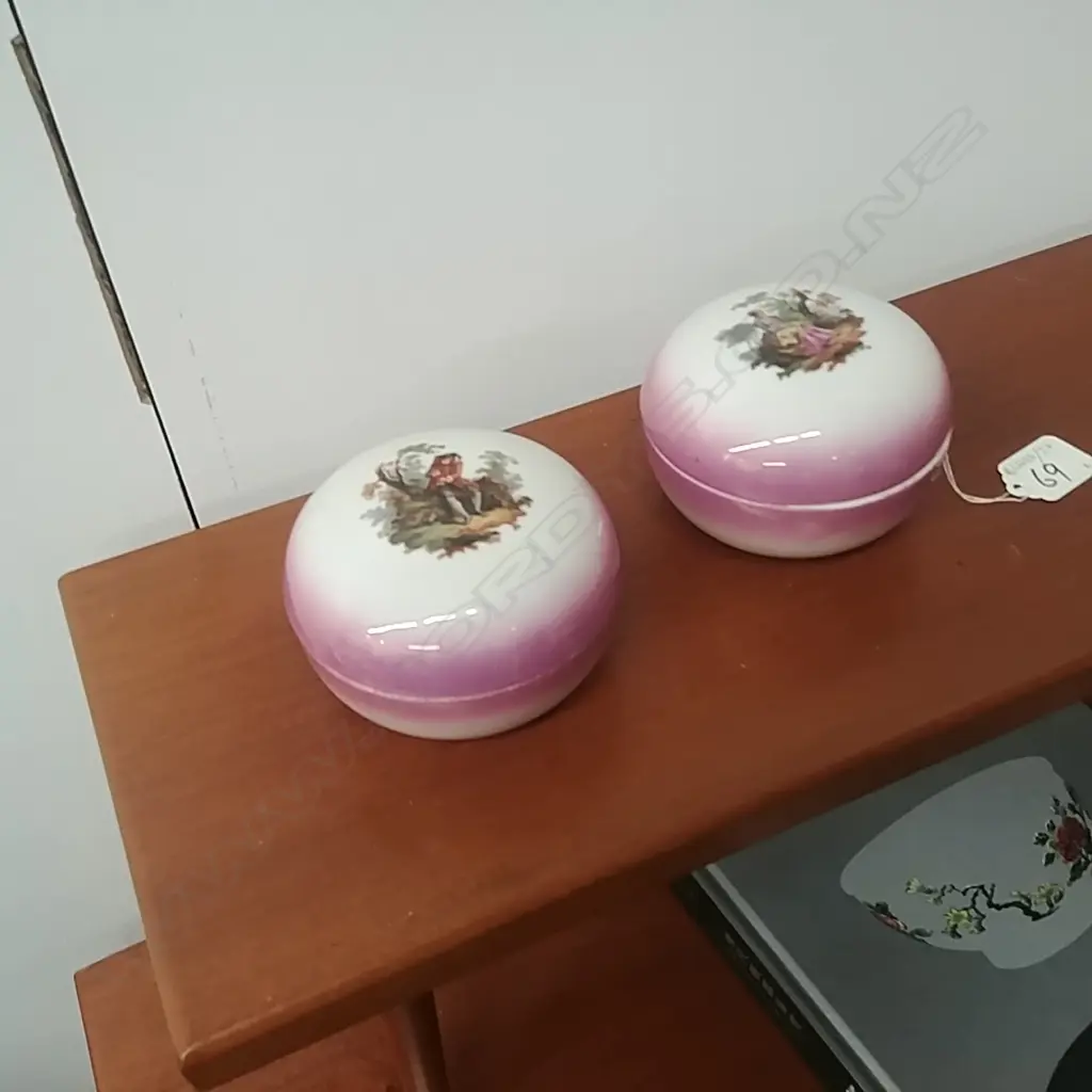 2 SMALL VICTORIAN LIDDED BOWLS 16778 Image 1++