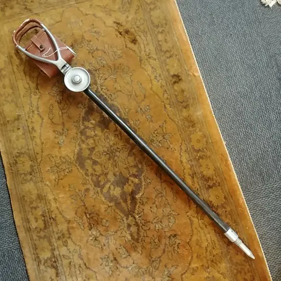 SHOOTING STICK