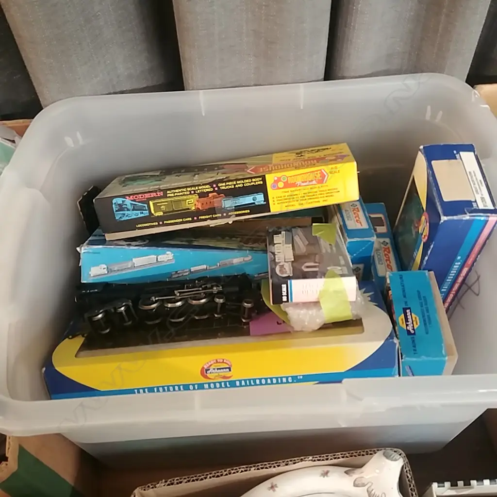 BOX TRAINS ETC ,"ATHEARN"  IN BOXED Image 1++