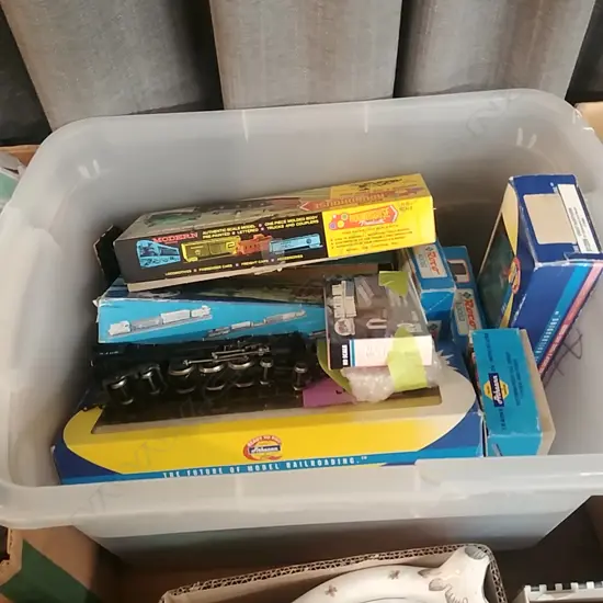 BOX TRAINS ETC ,"ATHEARN"  IN BOXED