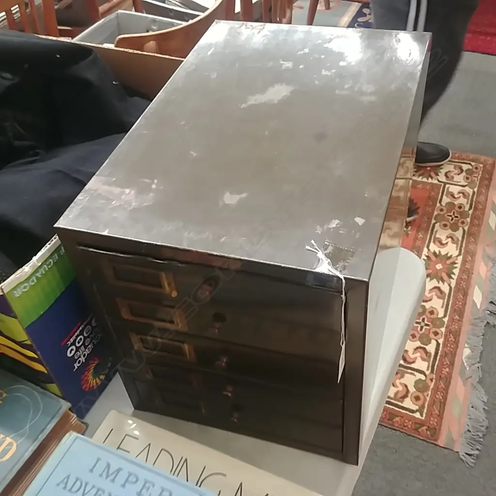 METAL FILING CABINET Image 1++