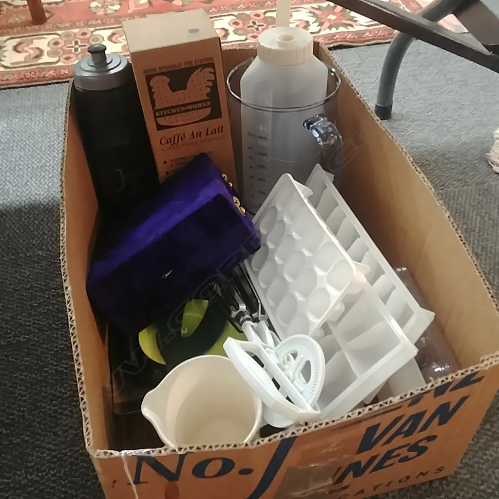 BOX LOT OF KITCHEN WEAR ETC Image 1++