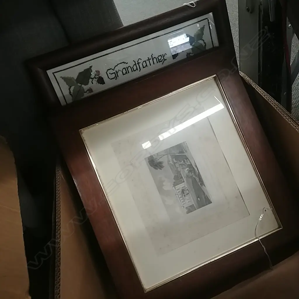 COLLECTION OF ARTWORKS - OILS/ETCHINGS ETC Image 1++