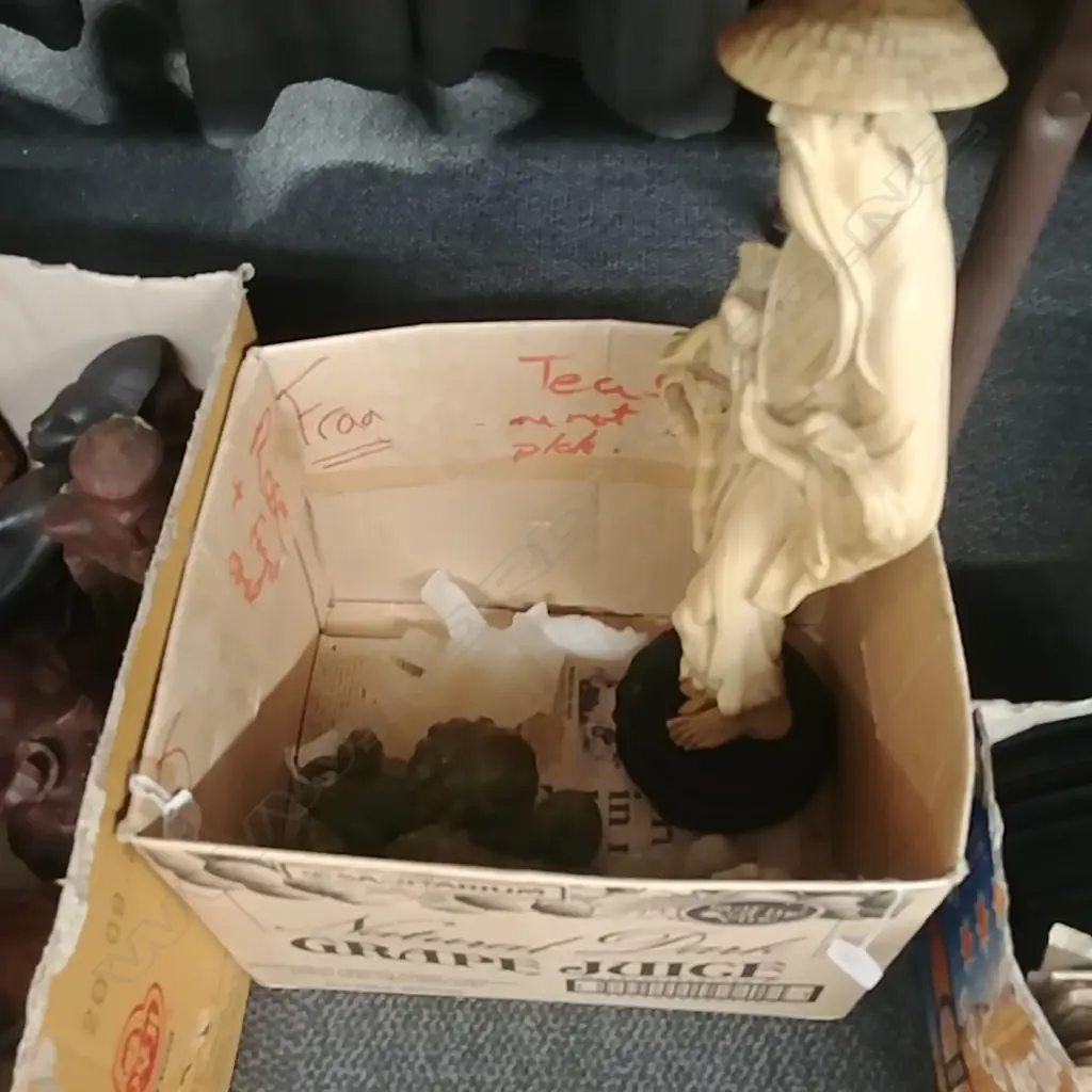 BOX OF SOAPSTONE FIGS + RESIN FIG Image 1++